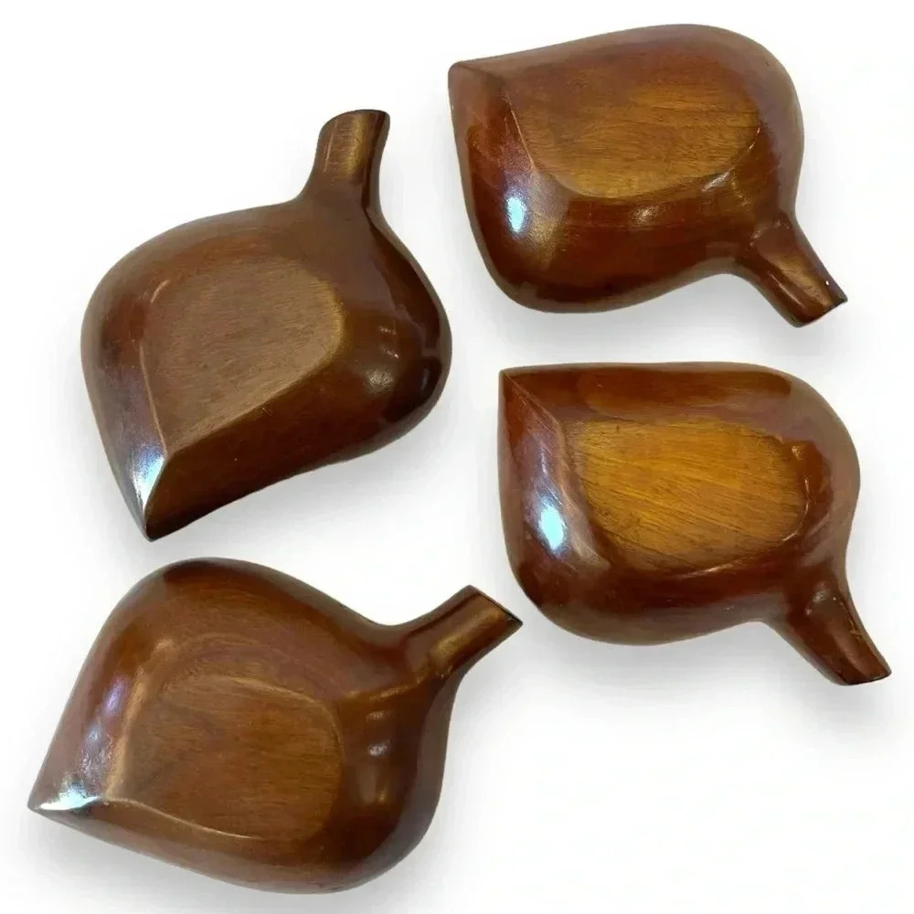 Set of 4 Carved Leaf Shaped Serving Bowls - Picture 3 of 4